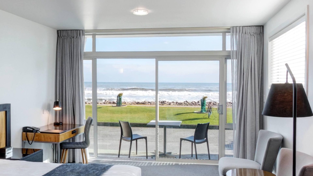 Hokitika Hotel | Beachfront Hotel