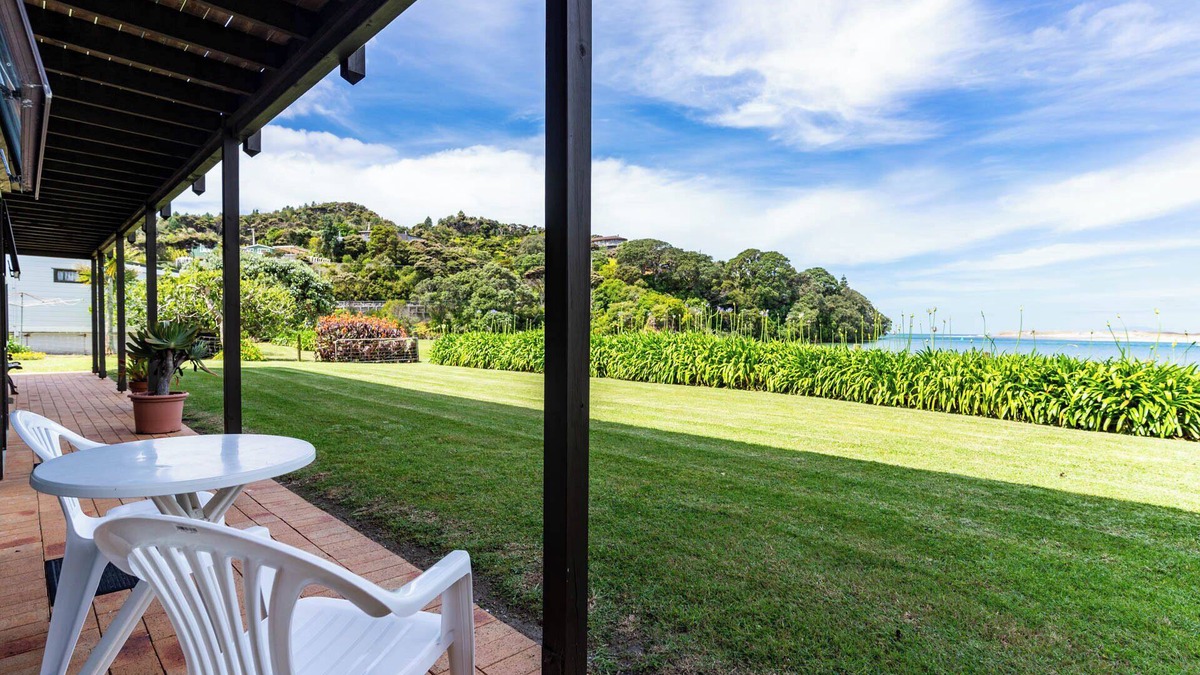 Mangawhai Heads House | Beachfront Marvel - Mangawhai Heads holiday unit