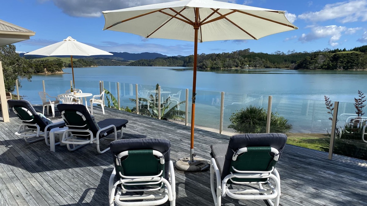 Whangaruru House | Beachfront