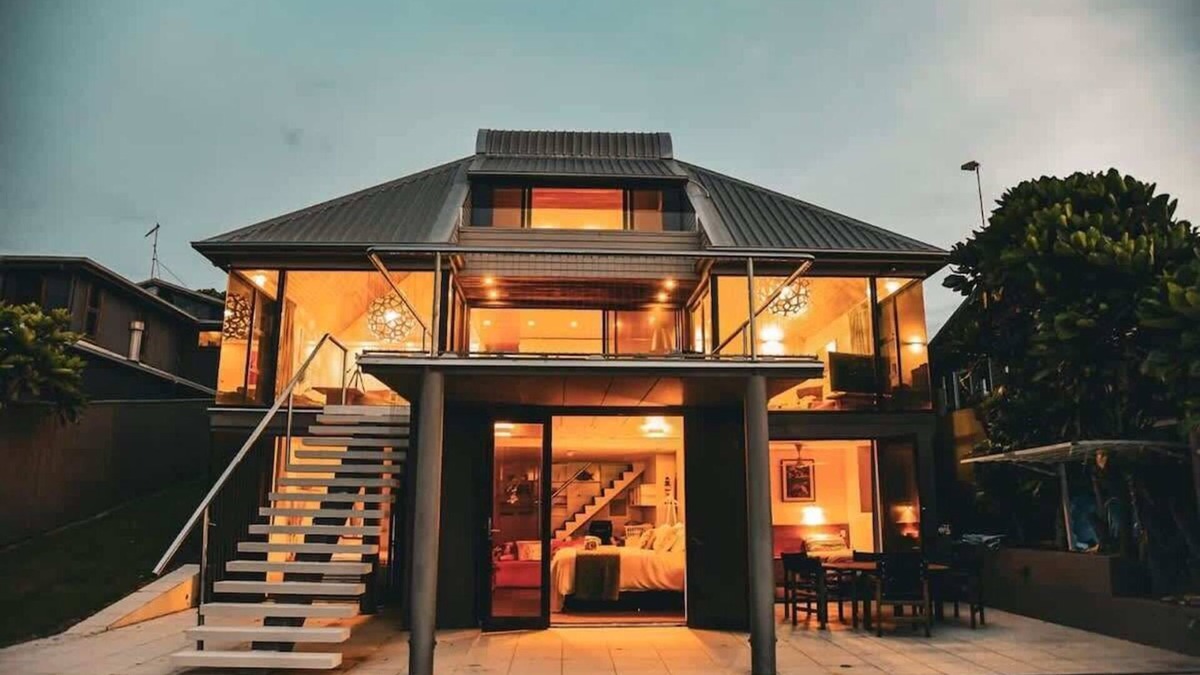 Oakura House | Beachfront Oakura with Stunning Views
