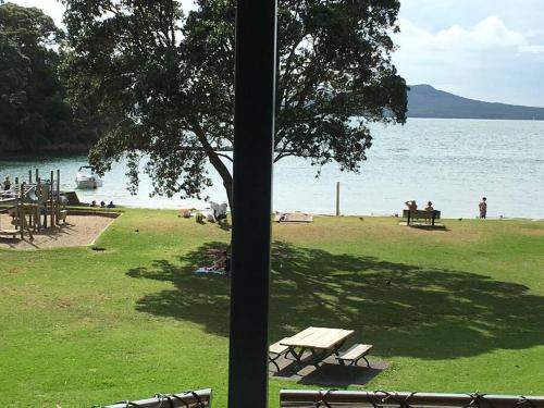 Castor Bay Apartment | Beachside Bliss Castor Bay - Holiday by the Beach