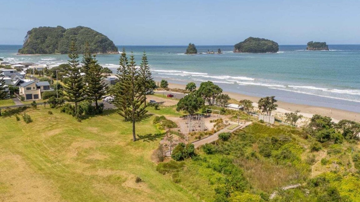Whangamata House | Beachside on Hinemoa
