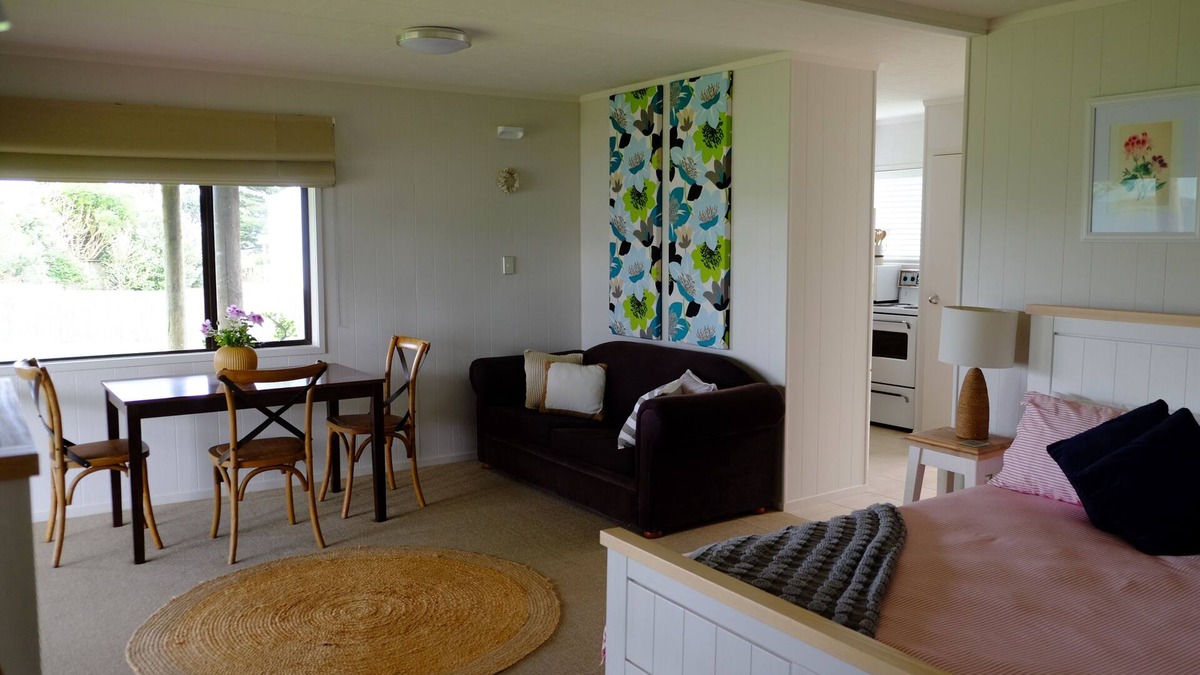 Whiritoa Apartment | Beachside Studio with Sea Glimpses - steps to the beach