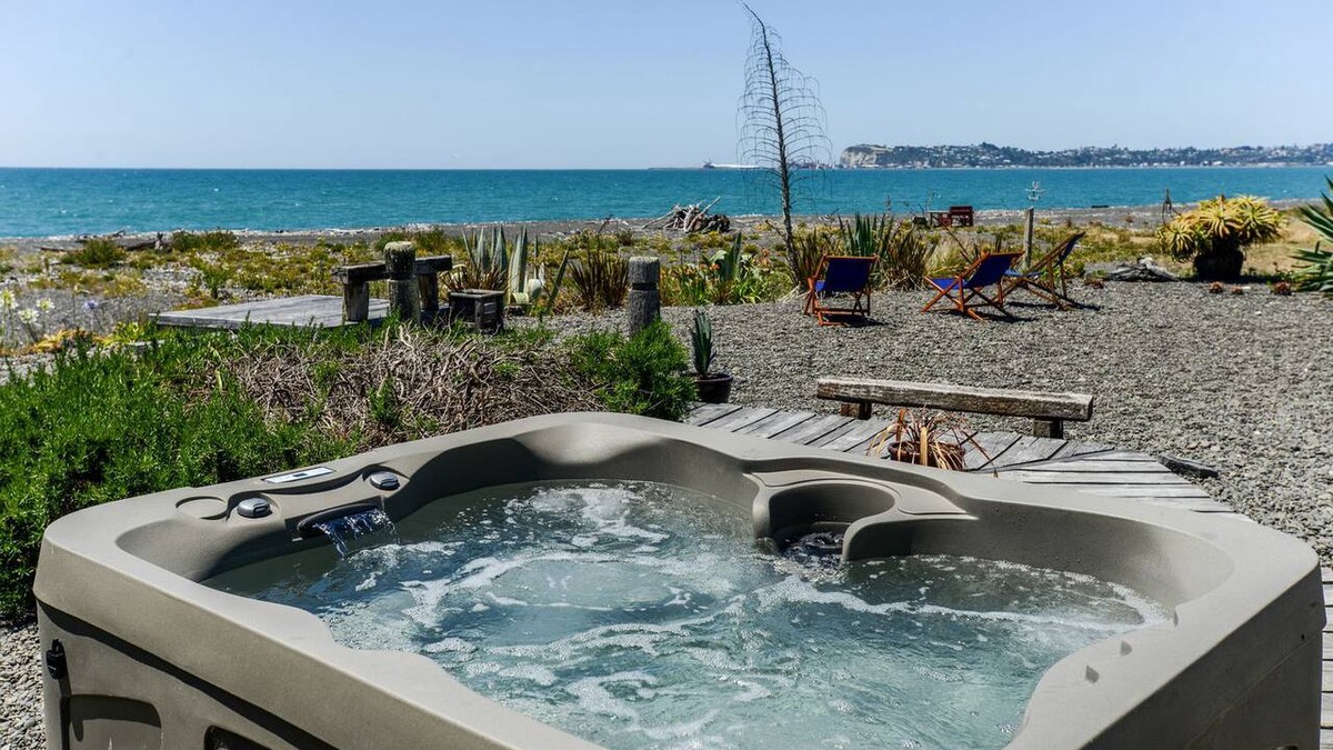Napier Cabin | Beachside Suite Retreat near Hawke's Bay in Napier, North Island