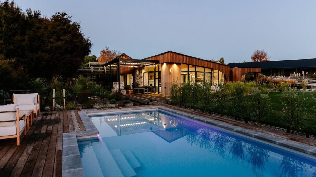 Wanaka Apartment | Beacon Retreat - Pool - Sleeps 8