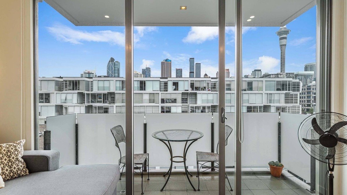 Auckland Central Business District Apartment | Beautiful 2BR - Pool, Gym & Parking Zodiak Stays