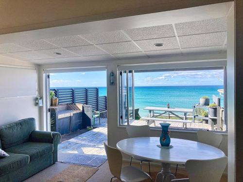 Pukehina House | Beauty on the beach front