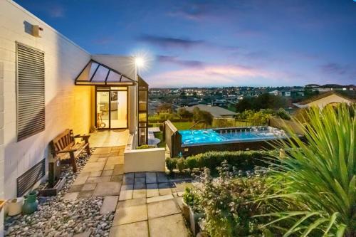 Te Awamutu House | Beauty with Panoramic Views of Mount Pirongia