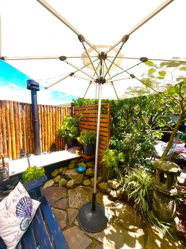 Tirohanga Bed & Breakfast | Bed And Breakfast at Tirohanga Beach