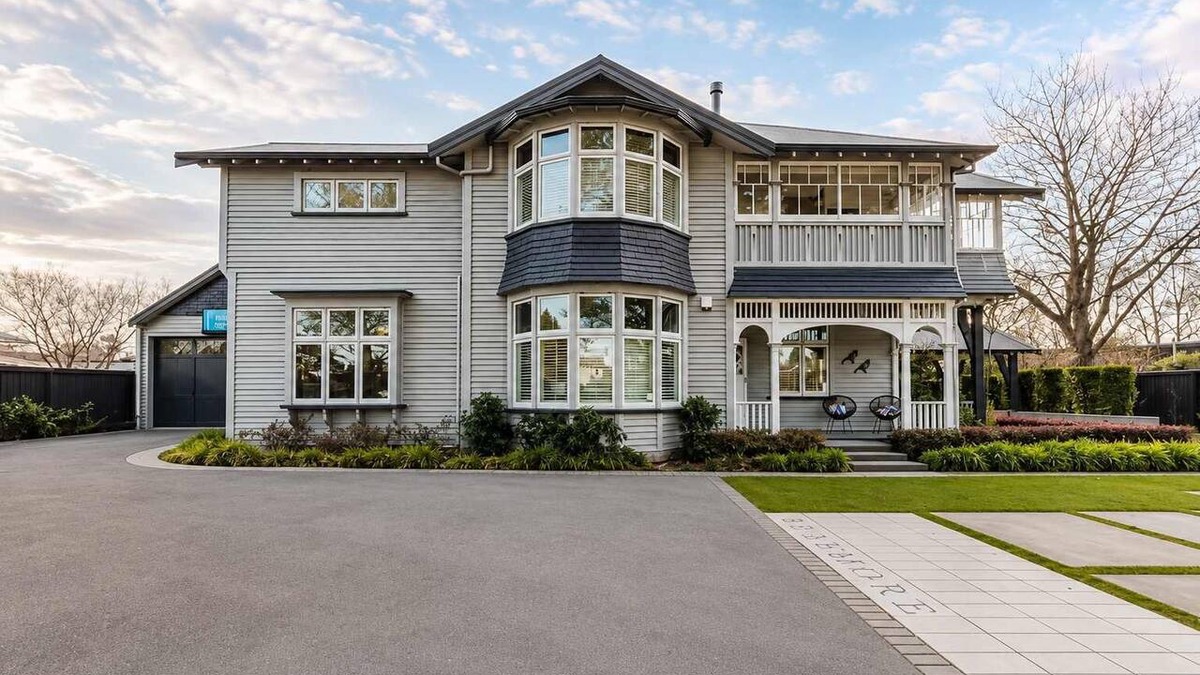 Riccarton Villa | Bel Air Mansion | 6BR | Sleeps 12 | Near CBD