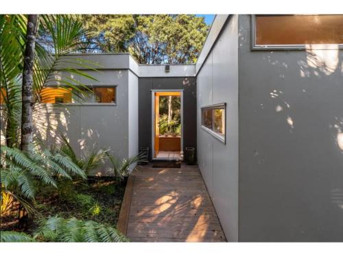 Onetangi House | Bellbird Paradise- Waiheke Escapes