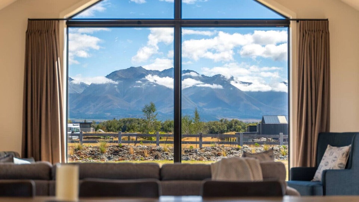 Ben Ohau House | Ben Ohau Vista Lodge | Stunning Mountain Views