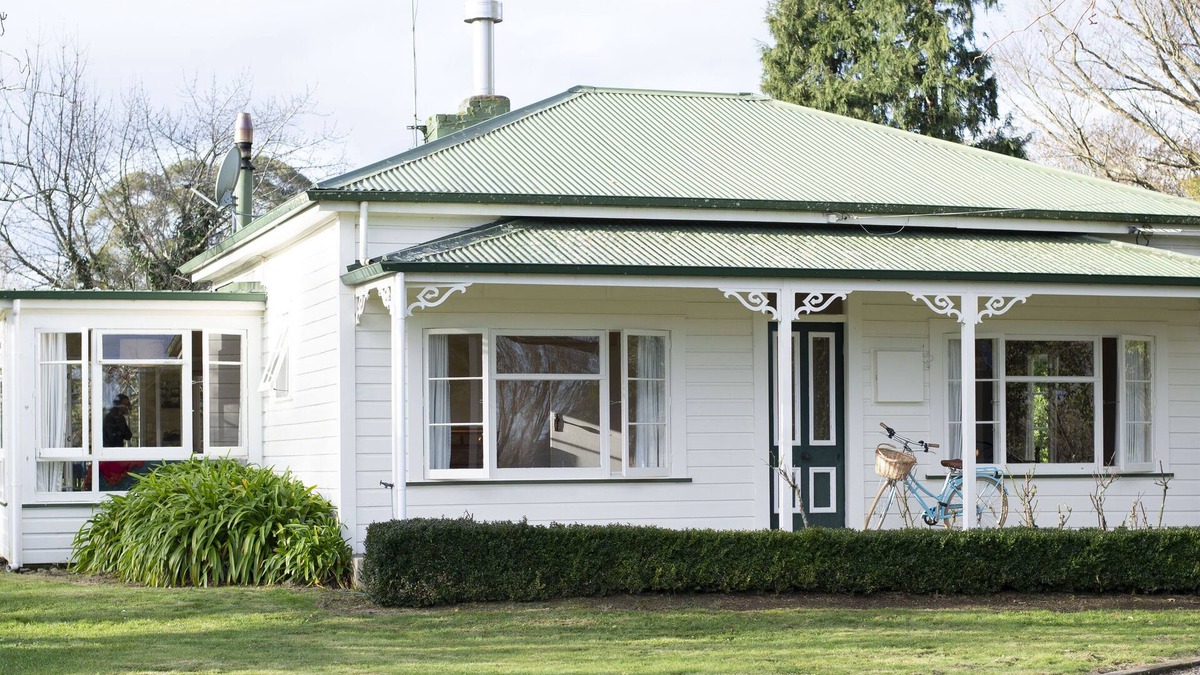 Greytown Cottage | Berwick cottage - quaint country cottage - 1.4km to the heart of Greytown