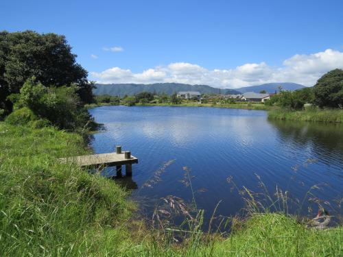 Waikanae House | Beside the lagoon - Waikanae Beach