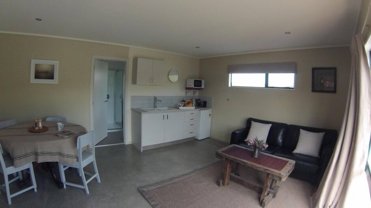 Puketapu Cottage | Bespoke guest house - stylish rural retreat