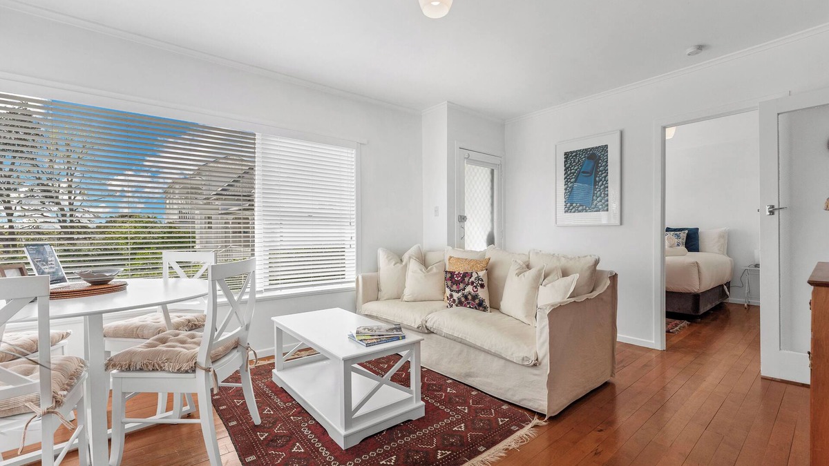 Devonport Apartment | Bespoke Stays - Comfortable & Convenient