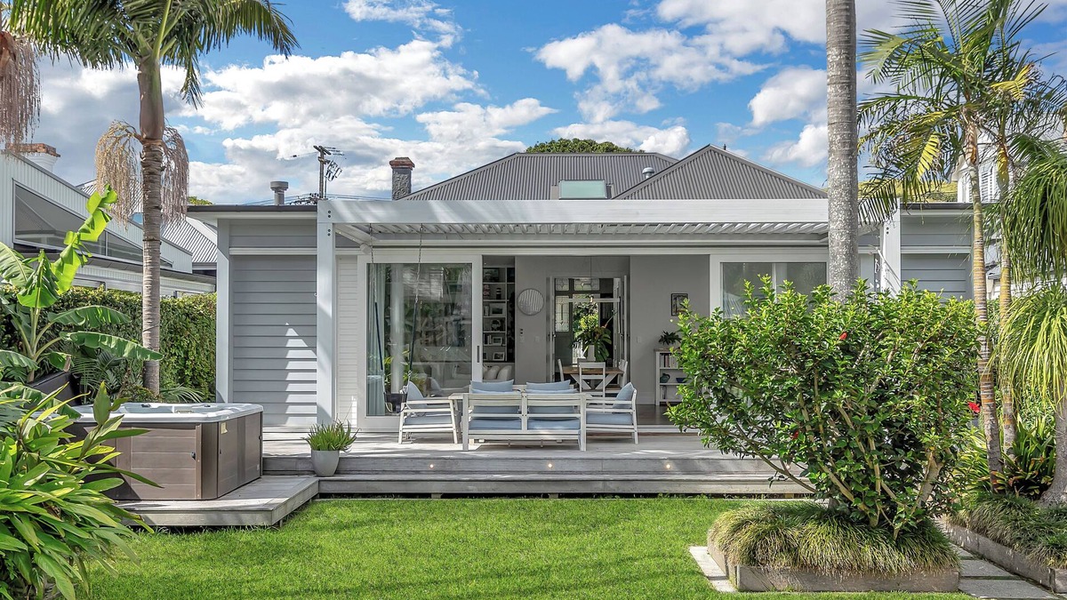 Devonport House | Bespoke Stays - Seaside Serenity:Exquisite Villa