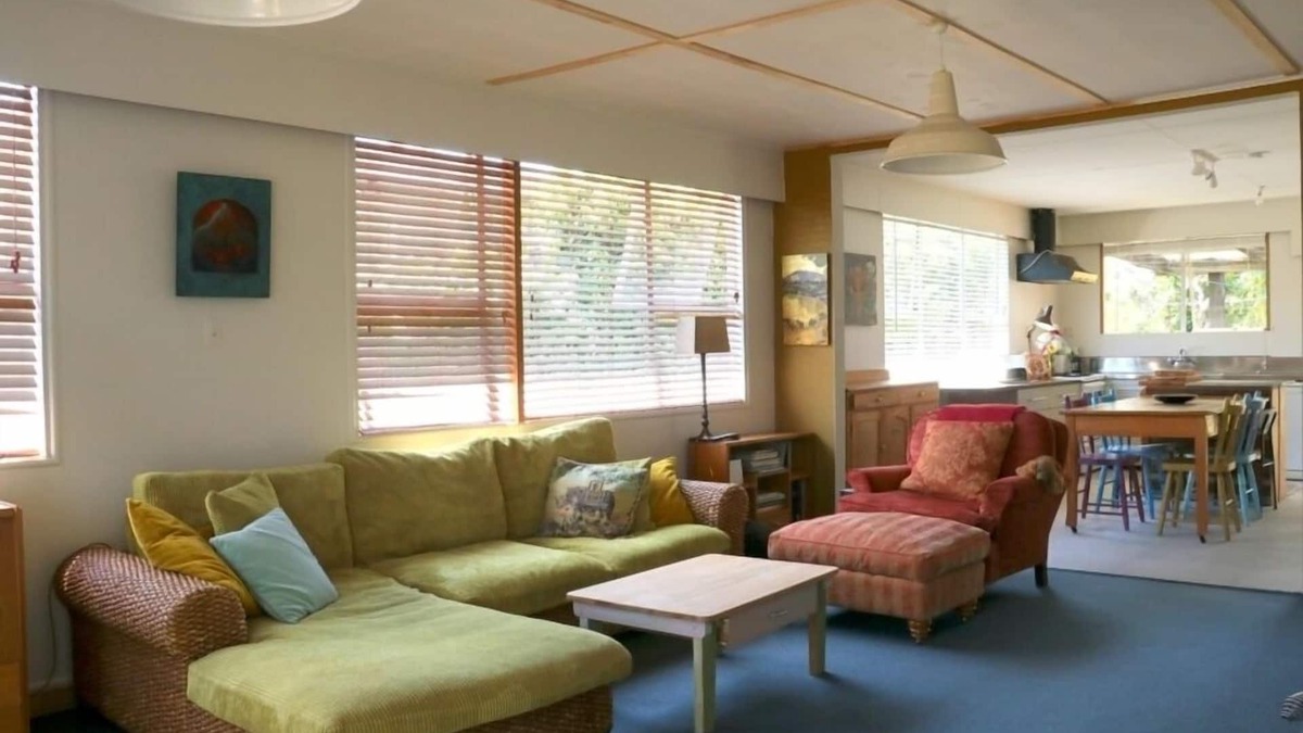 Whangamata House | Beverley Tce bach, tropical, funky and spacious.