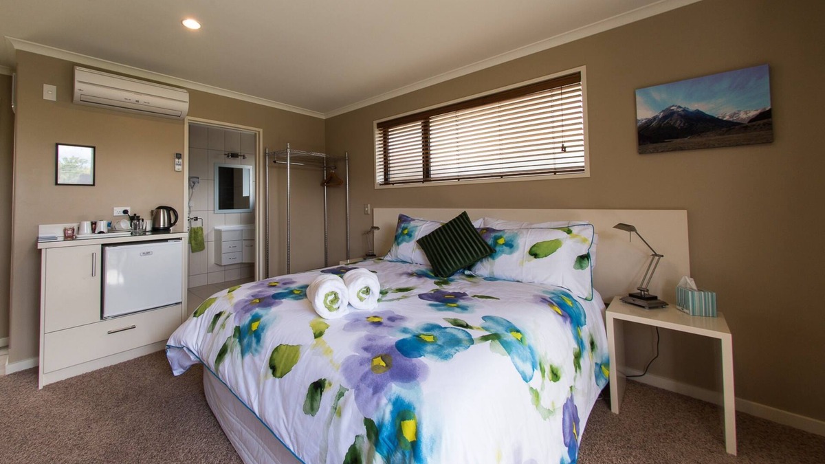 Omarama Bed & Breakfast | BigSky Bed and Breakfast