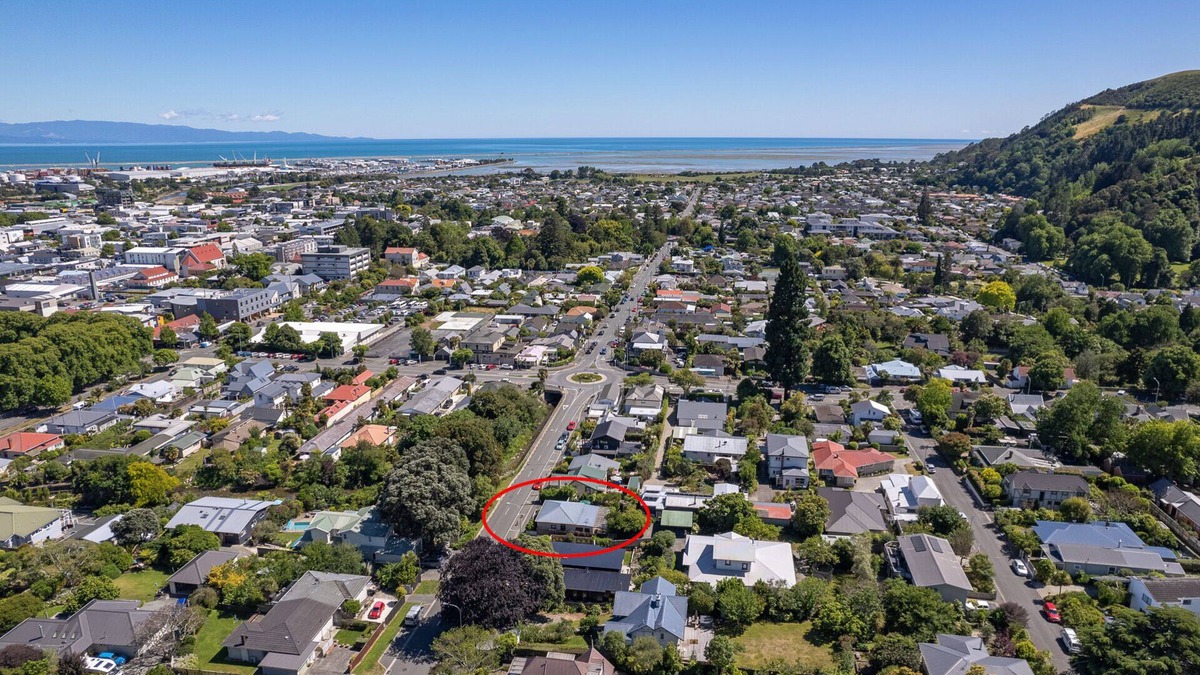 Nelson City Centre House | Birdsong Cottage - Your Central Haven in Nelson