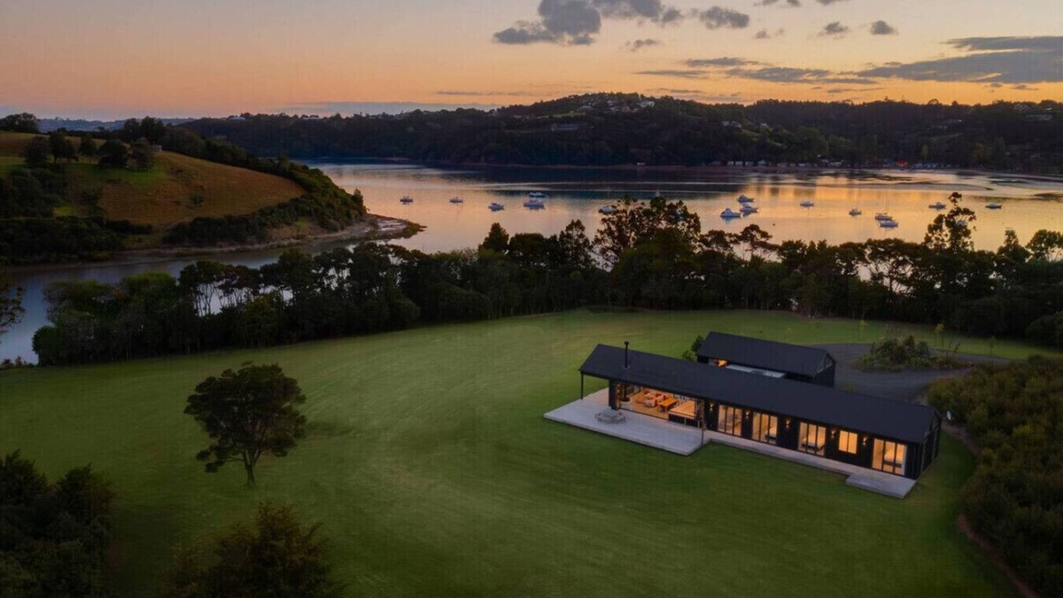 Tawharanui House | Bishop`s Lane A Beautiful Place of Calm & Serenity