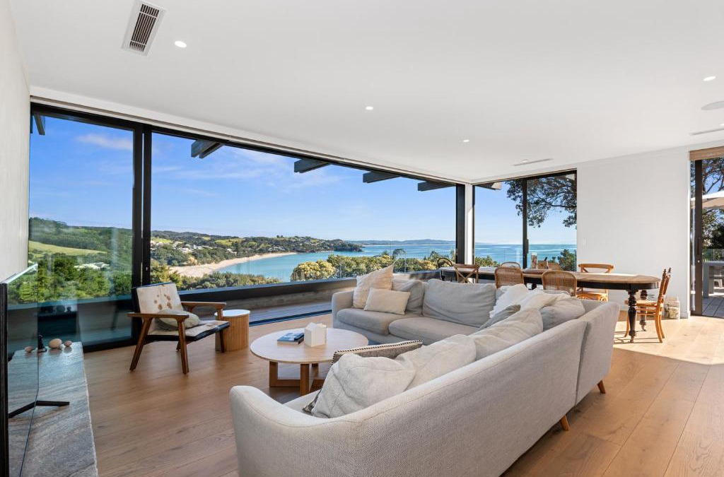 Langs Beach House | Black House Red Roof - Langs Beach Holiday Home