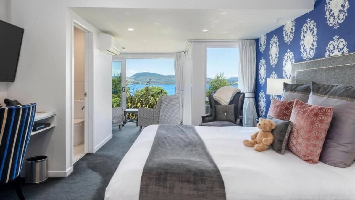 Kawaha Point Cabin | Black Swan Lakeside Boutique Hotel