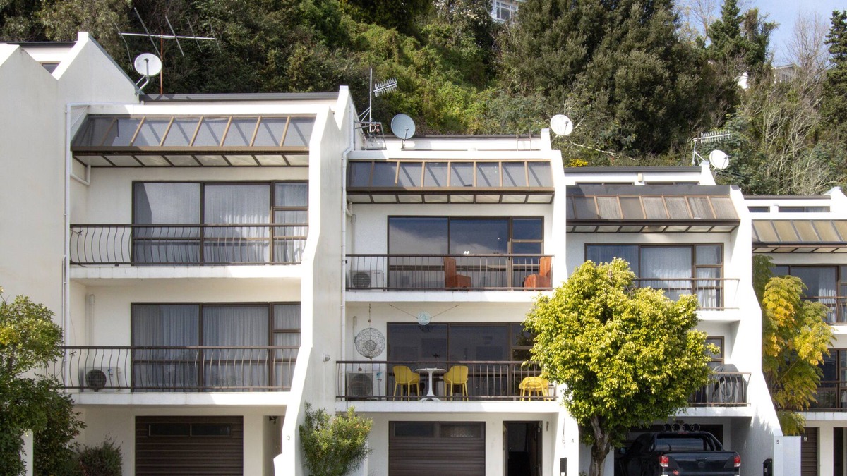 Ahuriri House | BLISS IN THE BAY – NAPIER HOLIDAY TOWNHOUSE, with a garden in Ahuriri