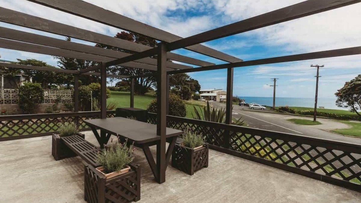 New Plymouth House | Blue Haven on Waterfront, New Plymouth