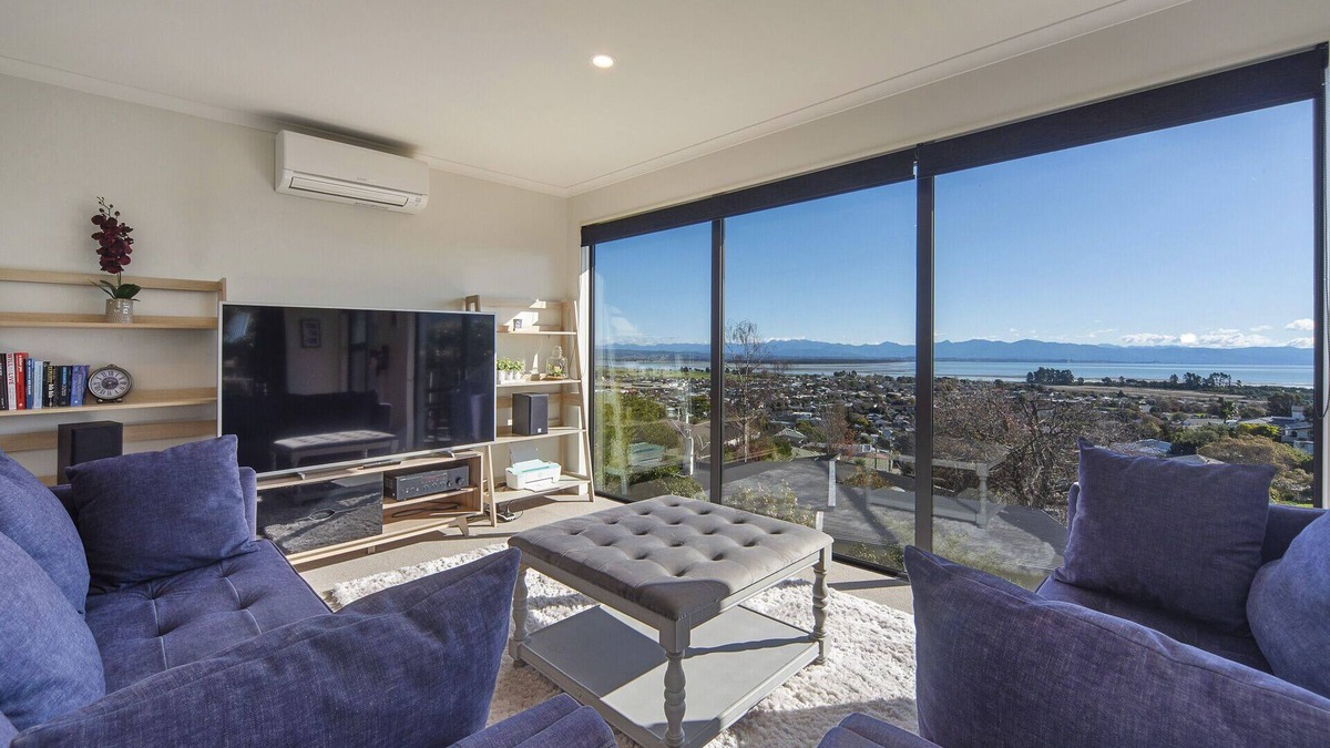 Tahunanui House | Blue Water Views