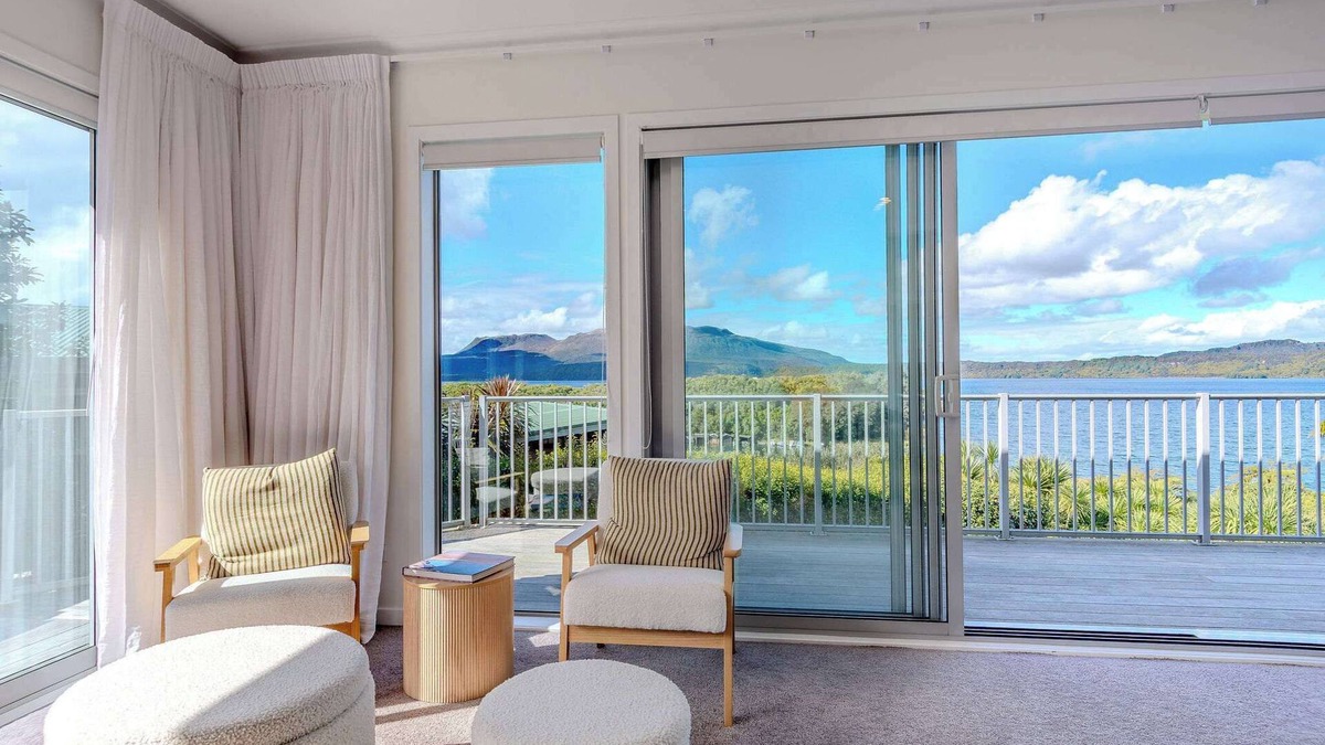 Lake Tarawera House | Boat Shed Bay - Stunning Lake Tarawera Views