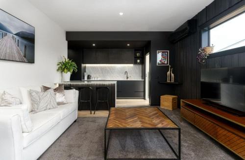 Edgeware Apartment | Boutique Apartment,5 Minutes to Hagley Park & City