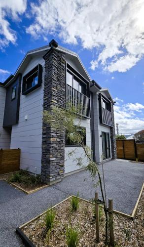 Stokes Valley House | Brand New 2BR Retreat, Cozy, Sunny and Peaceful