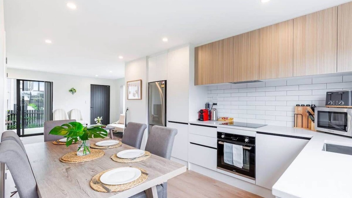 Mangere Bridge House | BRAND NEW! 3BR townhouse - 10 Mins to Airport