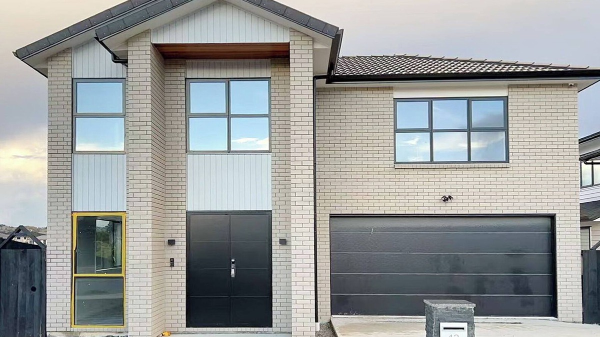 Ormiston House | Brand-New Large house Castlebane Drive