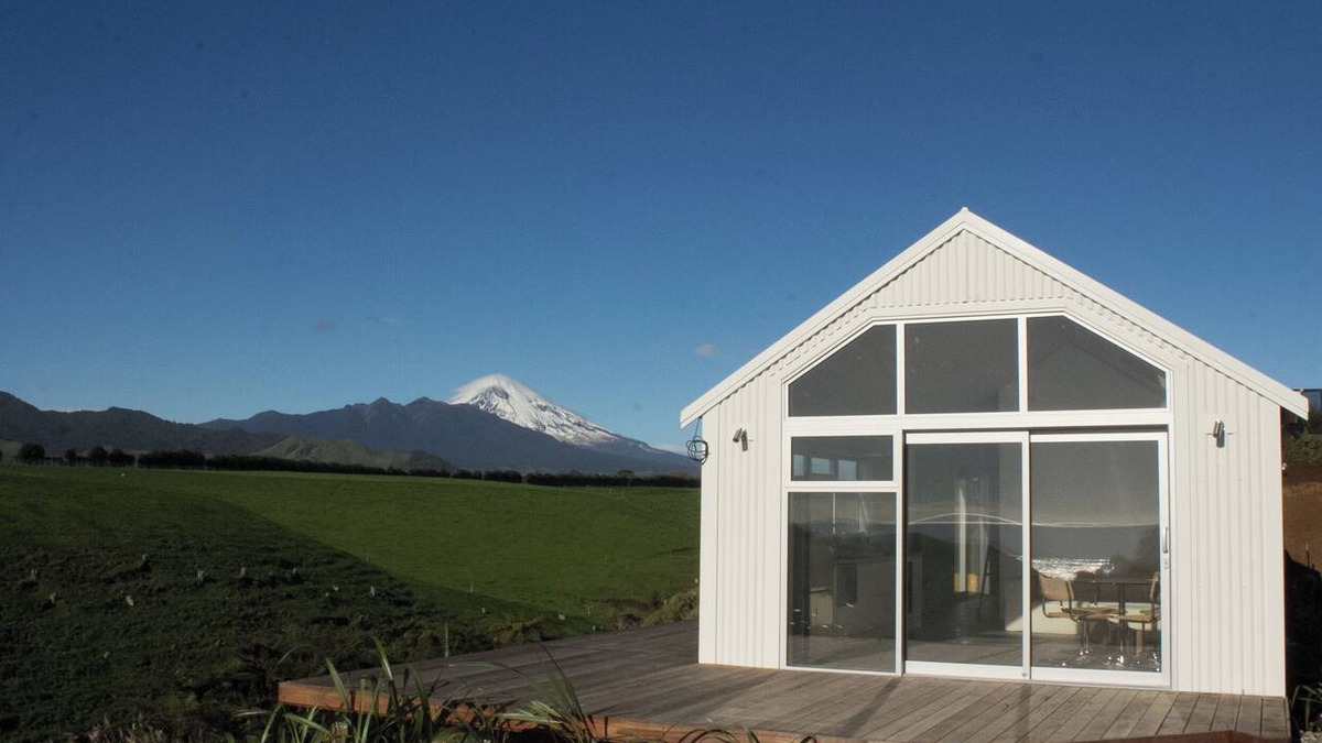 Pitone Cottage | Brand new private cottage. Only 5-min walk to beach