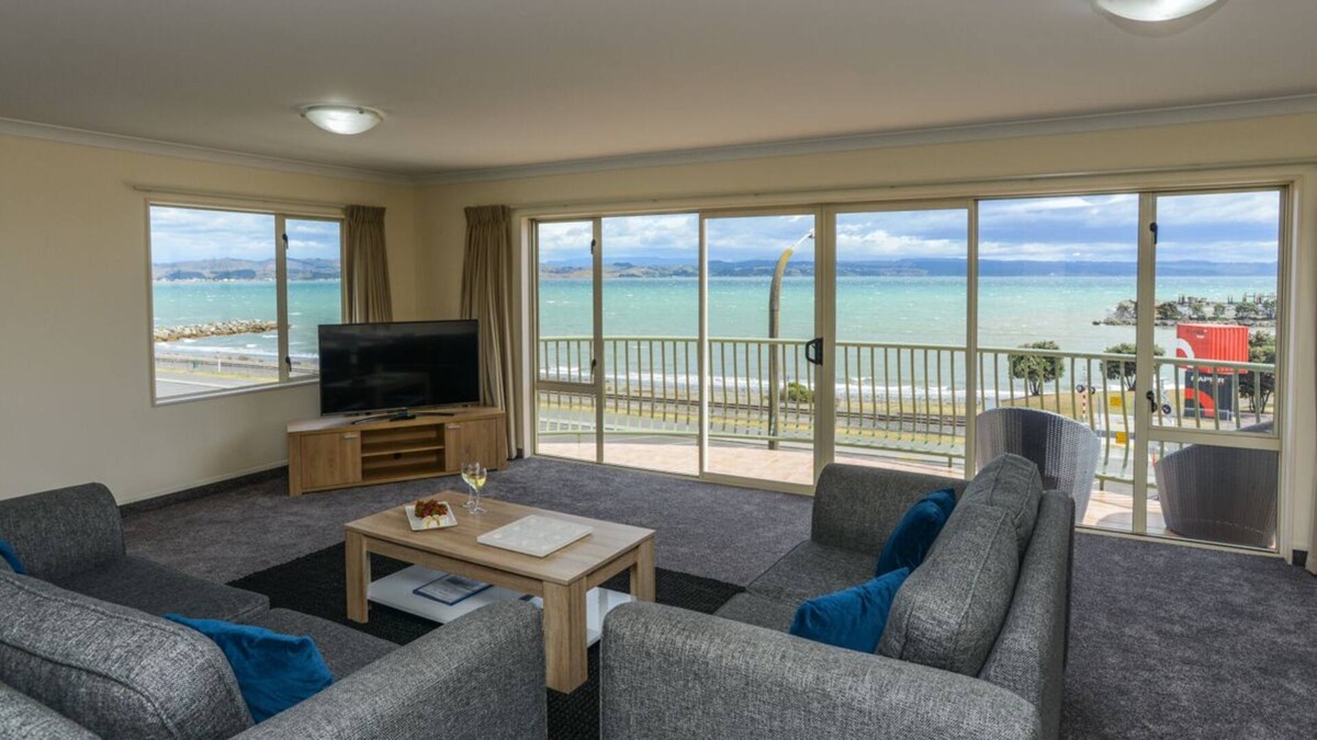 Bluff Hill House | BREAKWATER APARTMENT FIVE - NAPIER HOLIDAY HOME in Ahuriri