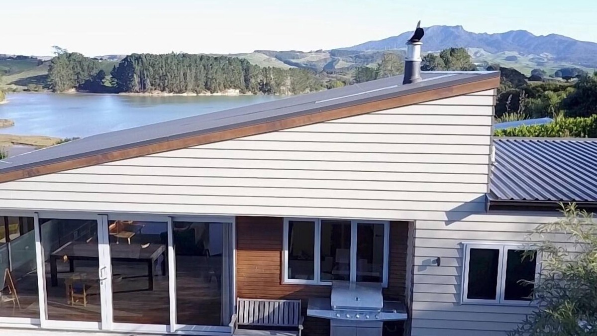 Raglan House | Breath-taking mountain andamp; harbour views.