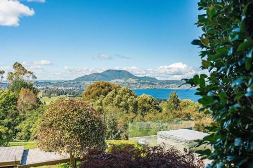 Acacia Bay Apartment | Breath Taking Views of Lake Taupo