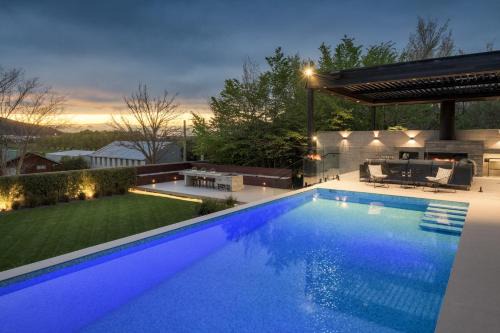 Heathcote Valley House | Bridle Path Retreat - Modern Private Luxury