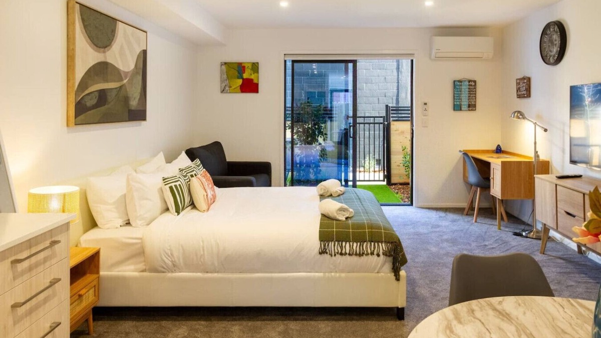 Christchurch City Centre House | Bright and New Studio Unit Walk to Town