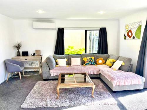 Sydenham Apartment | Bright and spacious townhouse CBD fringe CHCH