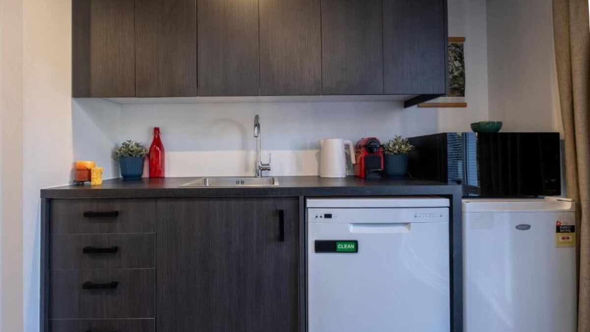 Christchurch Cottage | Bright Modern Guesthouse - Free Parking, Near CBD