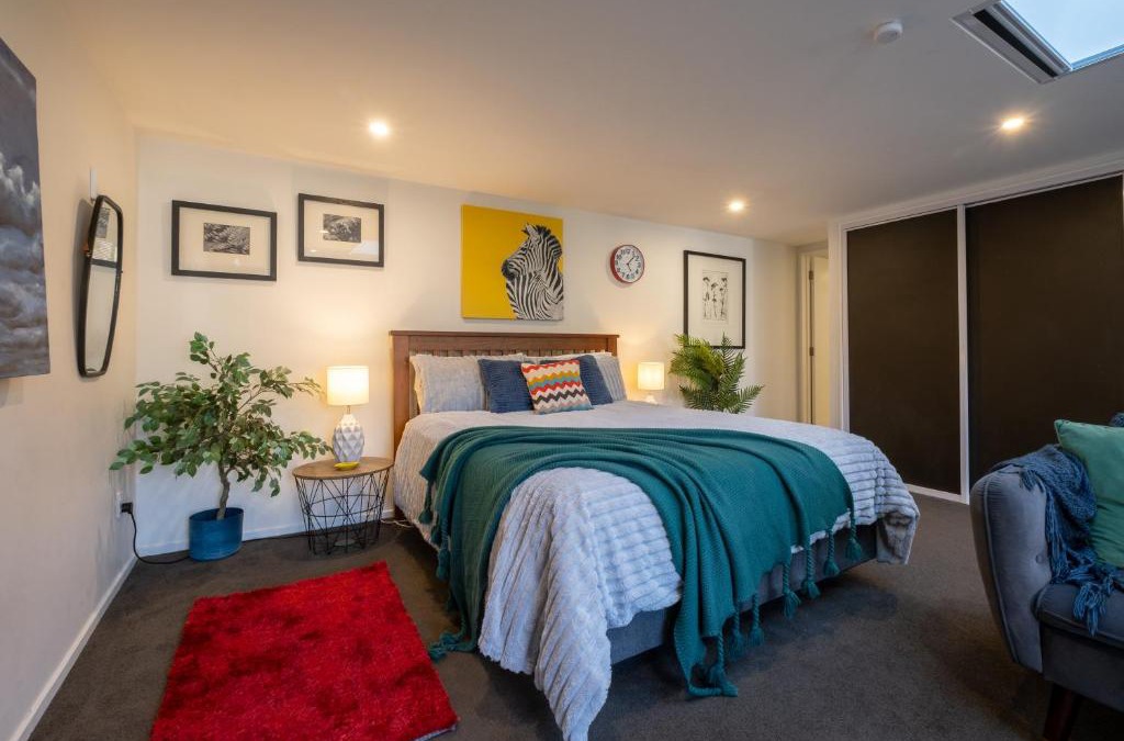Christchurch House | Bright & Stylish Retreat Close to CBD and Free Parking
