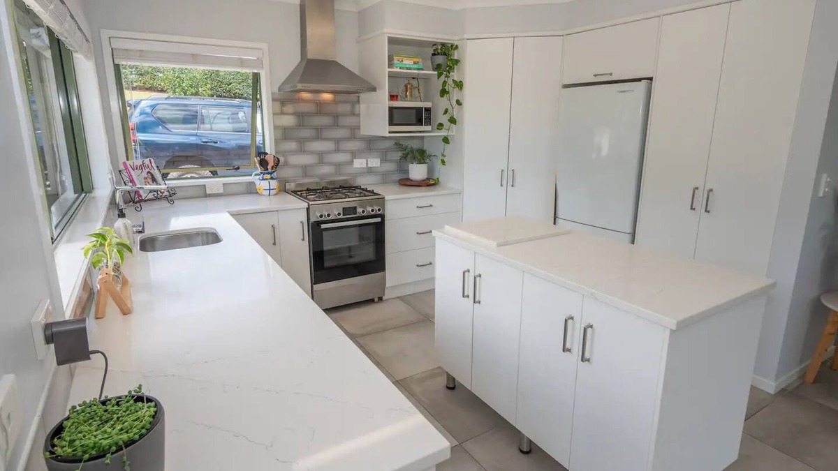 Doubtless Bay House | Bring the boat and the family!