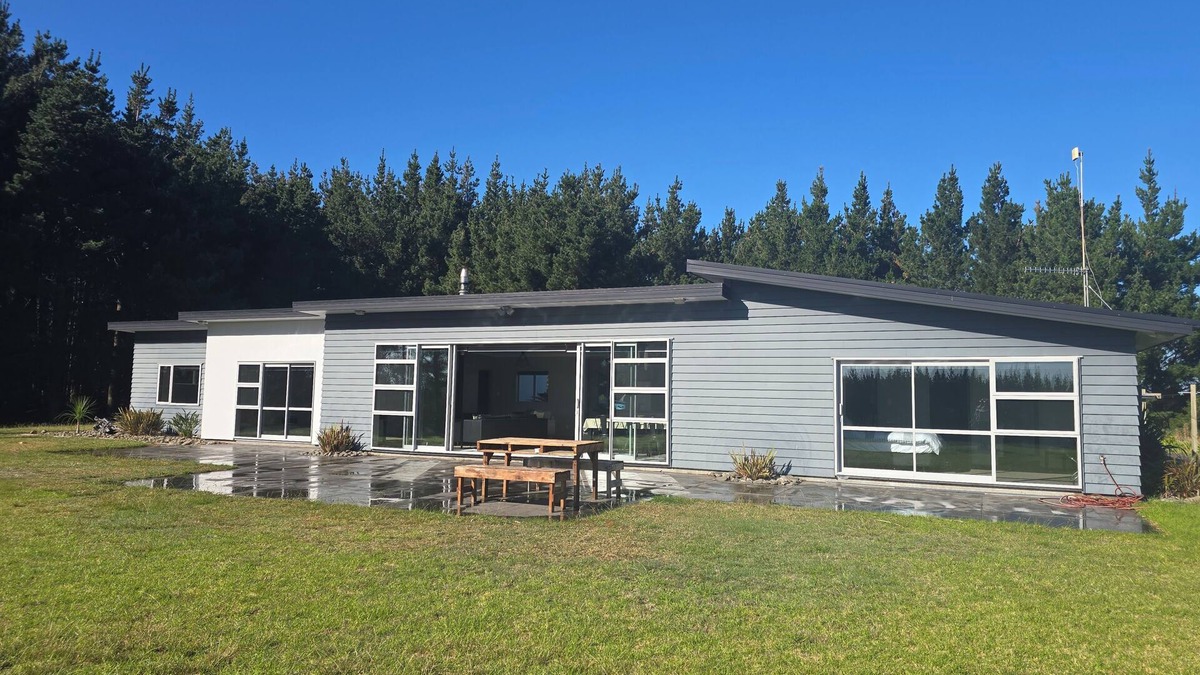 Rangitikei House | Bring the family,relax and unwind at the Sanctuary on the Hill