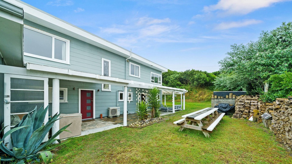 Himatangi Beach House | Bring the Whole Family - Himatangi Beach Holiday Home