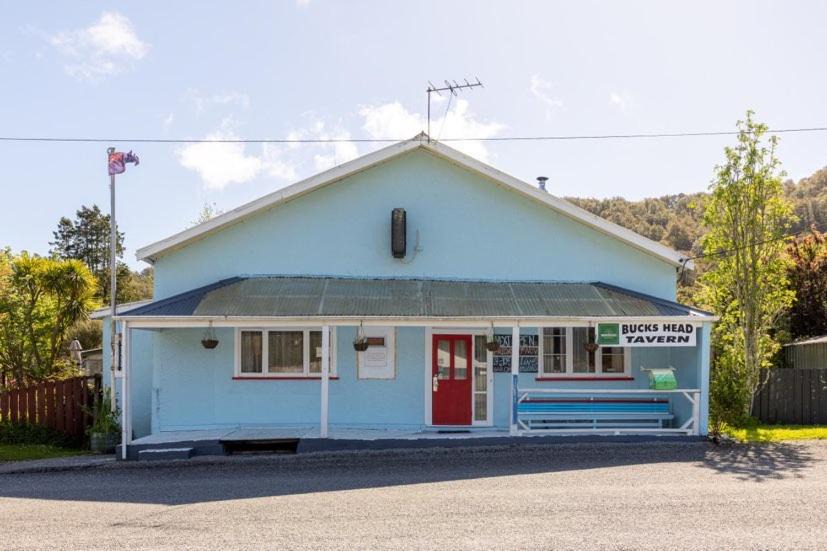Taylorville Hostel | Brunnerton Lodge and Backpackers