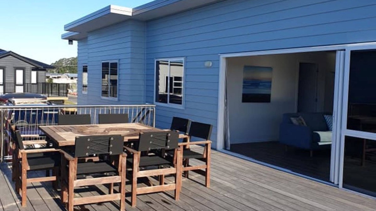 Waihi Beach House | Bubbles on Moet - Waihi Beach Holiday Home