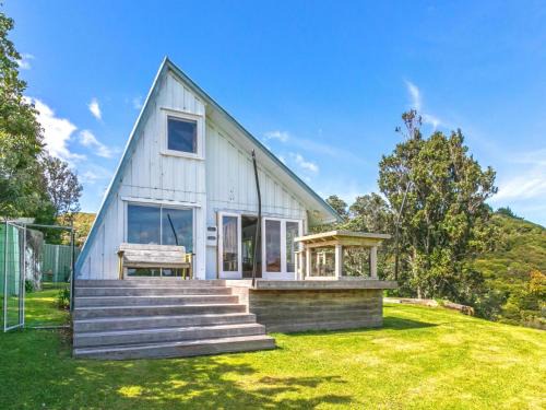 Hot Water Beach House | Bush to Beach, Hot Water Beach